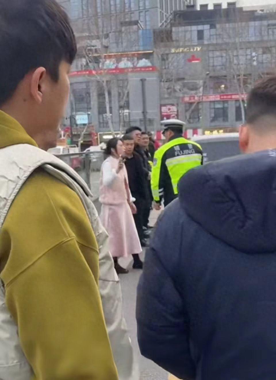 开云体育官网-扬州一女子车祸被打后续：长相曝光，人无赖嘴恶毒，全家受到舆论